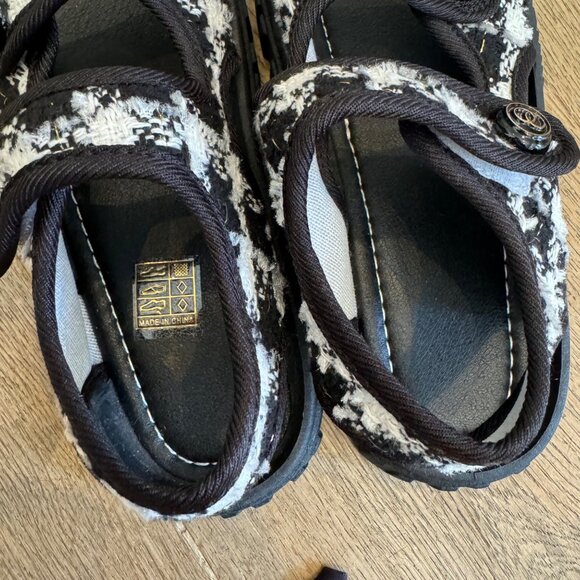 Tweed & Rubber Chunky Sandals With Adjustable Straps For Kids - Picture 6 of 7